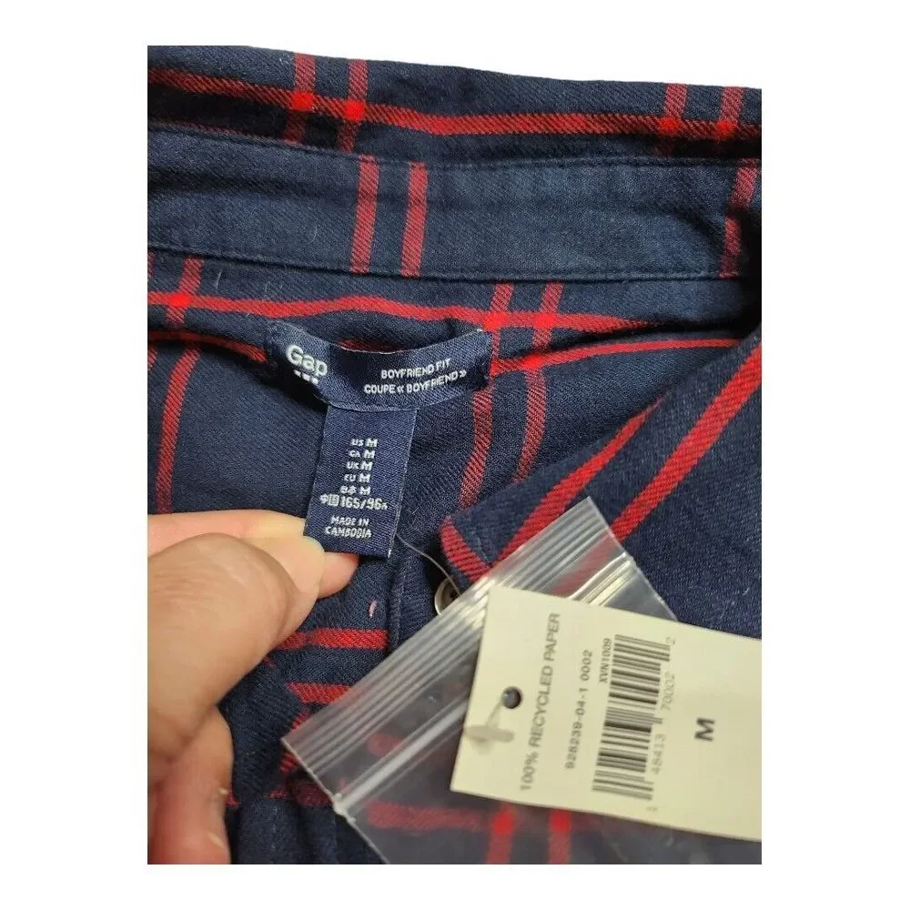 NWT Gap Women's Boyfriend Fit 100% Cotton Medium Button-Up Red Blue Plaid Top‎ - Picture 4 of 10